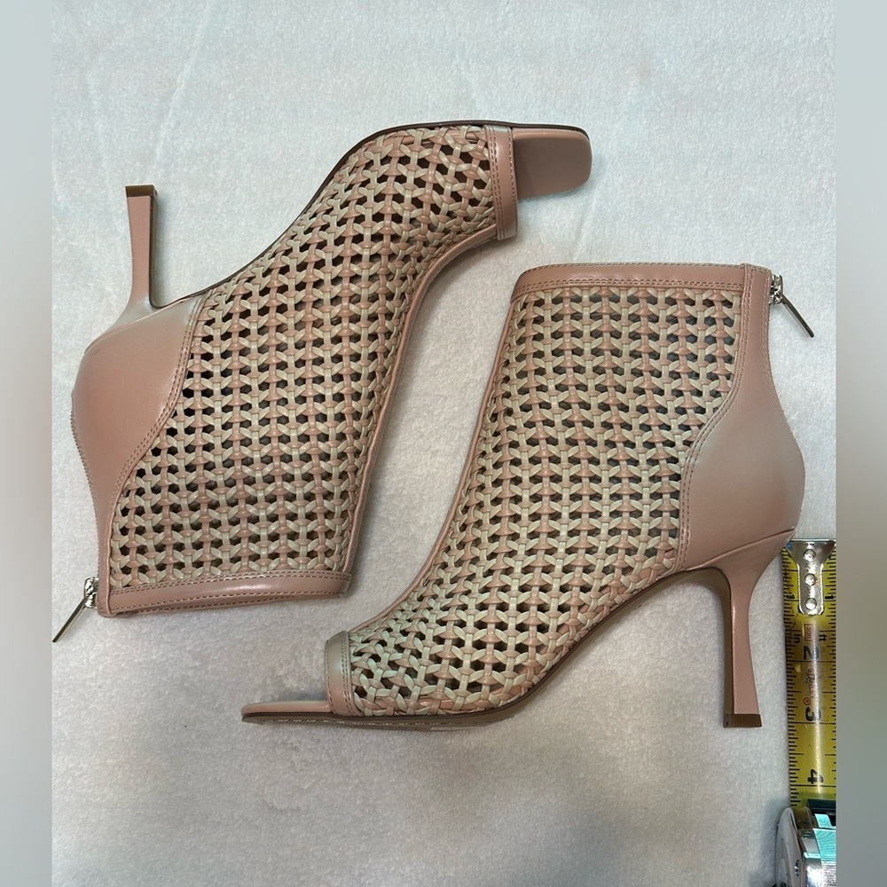 Vince Comuto Elegant Tan Peep-Toe Ankle Boots size 8, brand new. - Picture 4 of 8